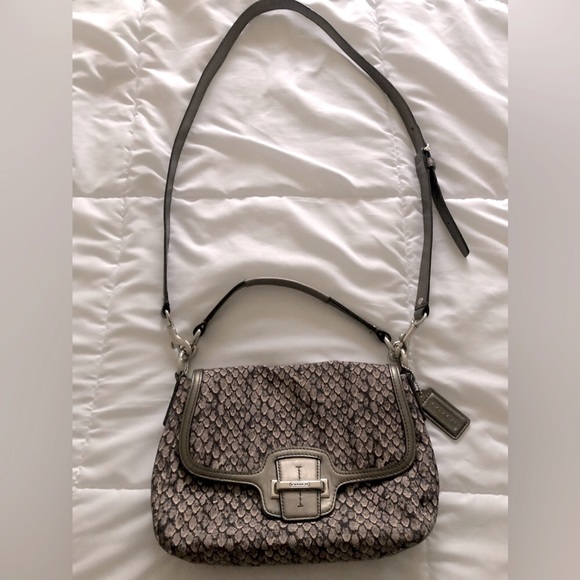 Coach Handbags - ✨Coach Cross Body Purse✨